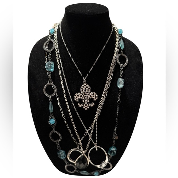 Elegant Silver and Blue Necklaces 5 necklaces plus mannequin - Picture 2 of 4